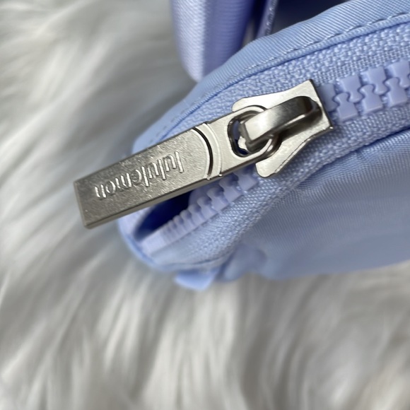 Lululemon Everywhere belt bag pastel blue NWT - Picture 5 of 9